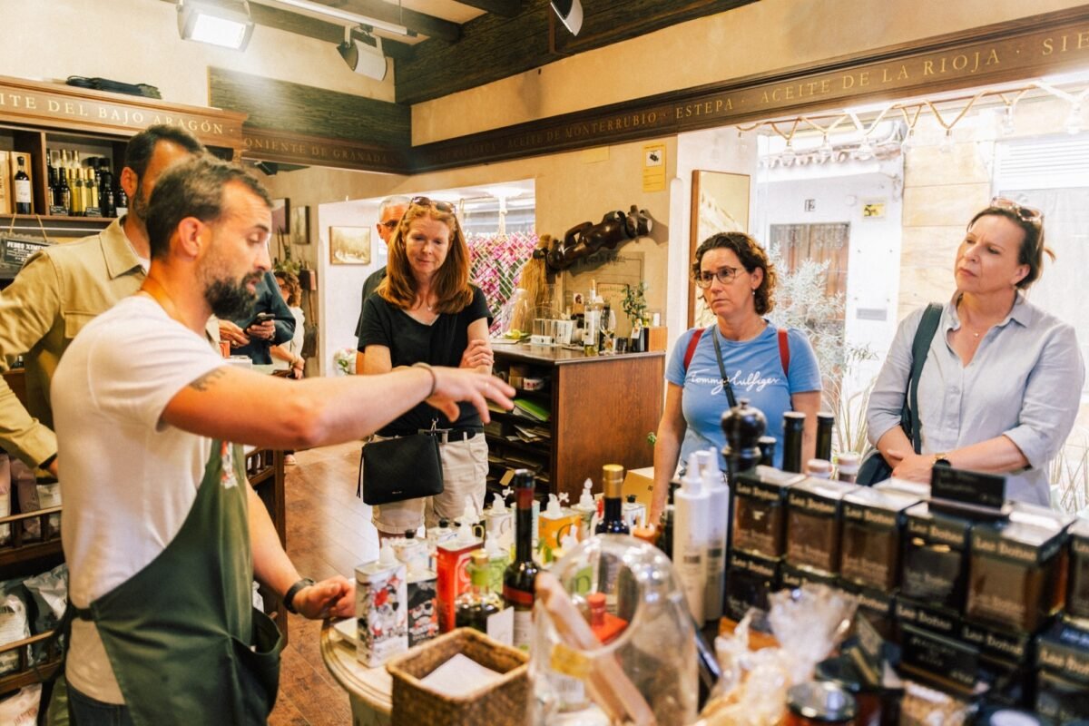 Sabores del Casco Antiguo: Ruta Privada de Comida y Vino en Marbella